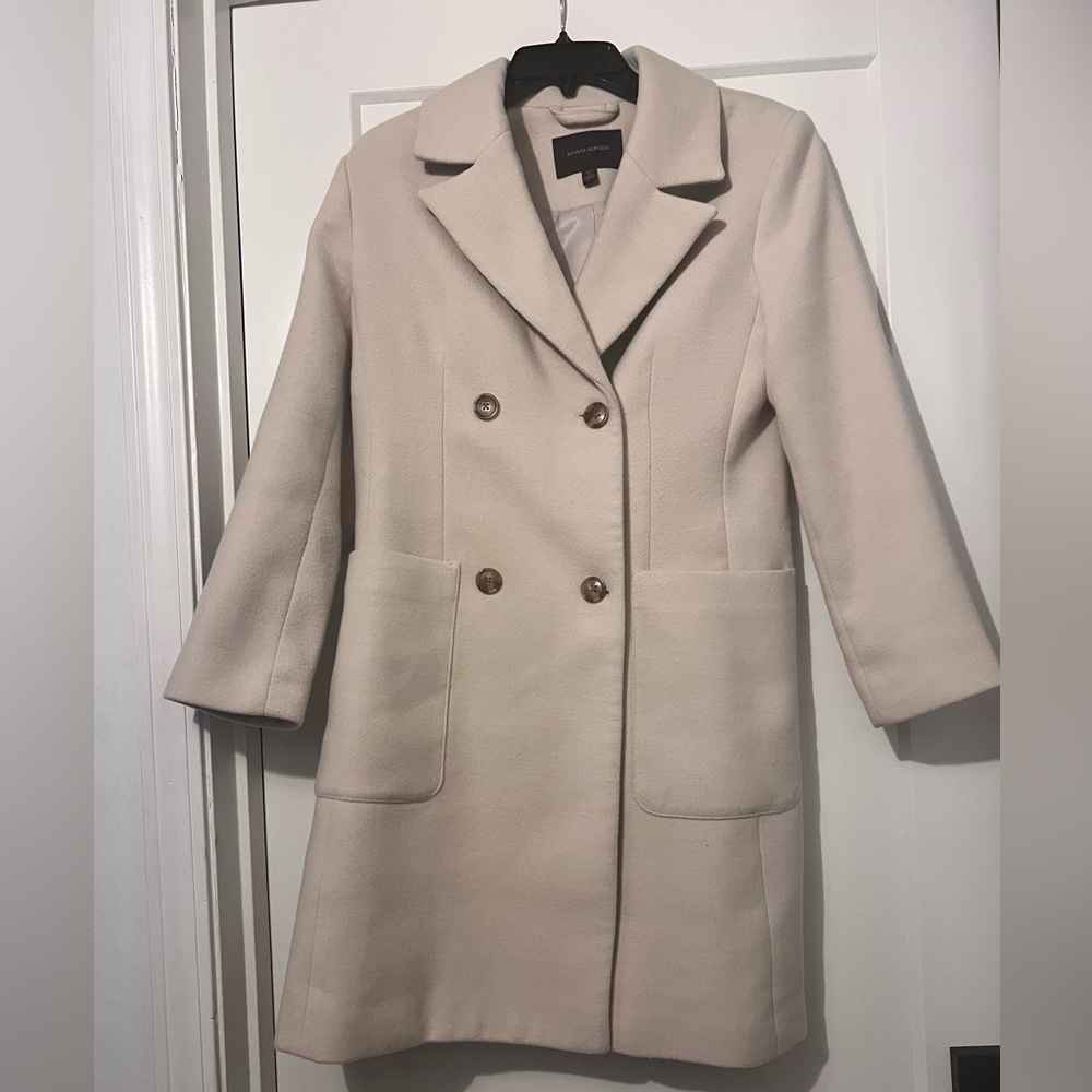 Banana Republic Winter Double Breasted Coat
Petite Small. Off White.